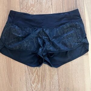 Lululemon Run Speed Up Short Size 8 Black “Love Print Manifesto Script